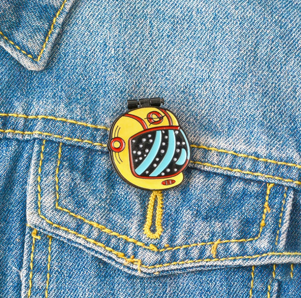 Flip drip brooch